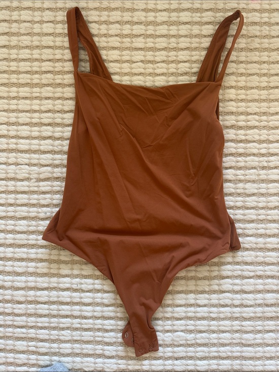 SKIMS Tops - SKIMS Square Fits Everybody Bodysuit